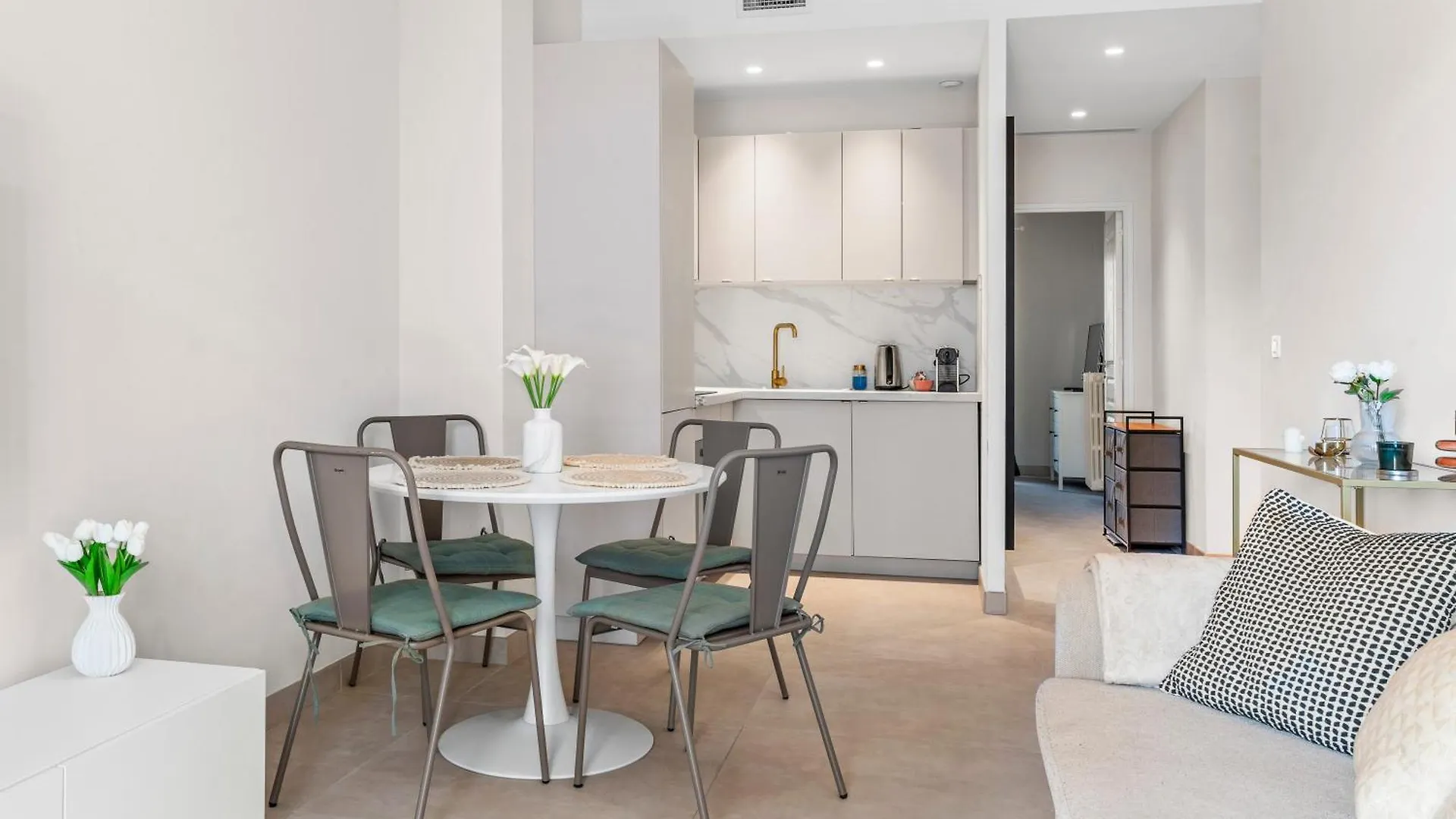 Nice & Cosy - Central Apartment